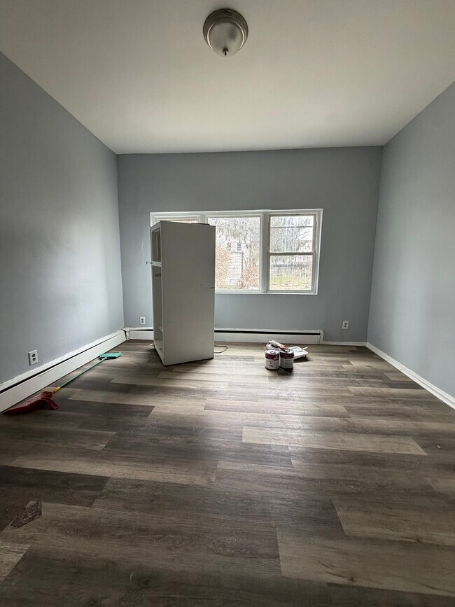 24 Beacon Ave 4 - 22 Beacon Ave