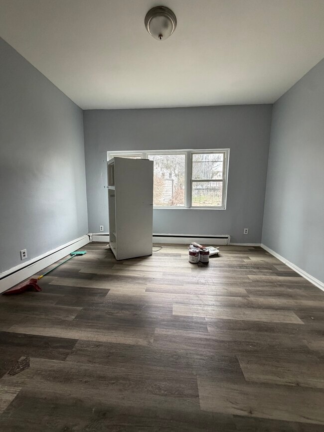 24 Beacon Ave 4 - 22 Beacon Ave