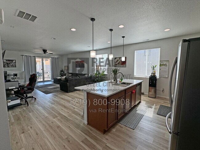 Foto del edificio - 2204 Sunrise Ln