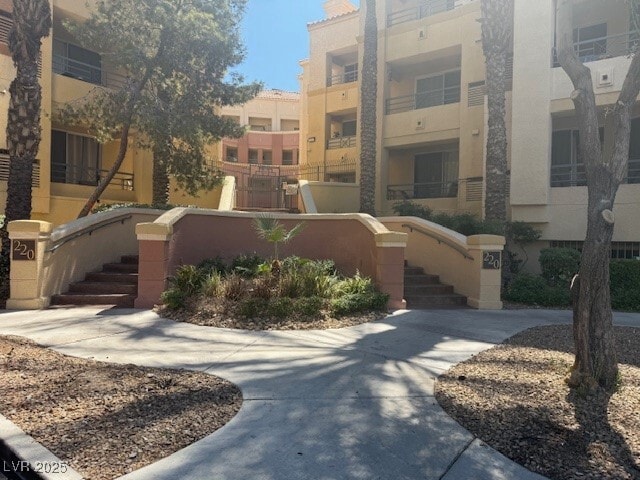Building Photo - 220 E Flamingo Rd
