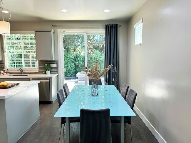 Foto del edificio - 4578 Blue Oak Pl