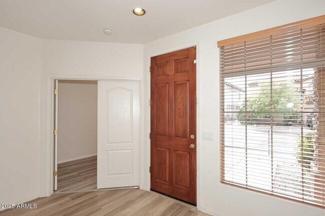 Foto del edificio - 2710 E Chester Dr