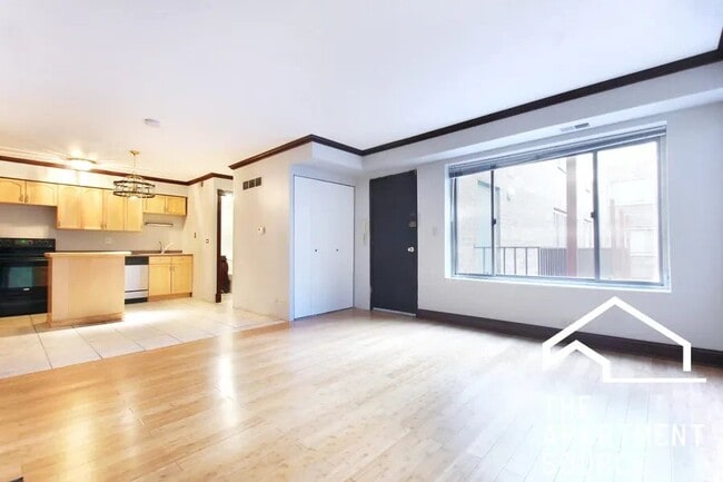 Building Photo - 744 W Gordon Terrace