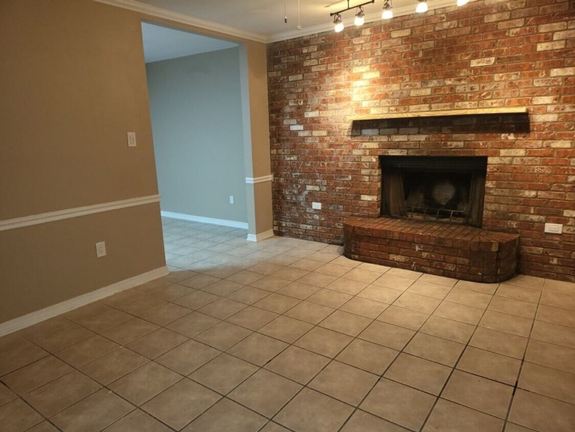 108 N Island View Ave Unit A, Long Beach, MS 39560 - Room for Rent in Long  Beach, MS | Apartments.com