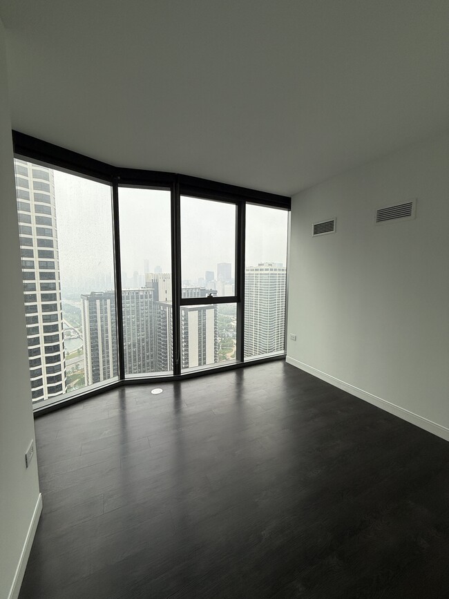 Building Photo - 450 E Waterside Dr