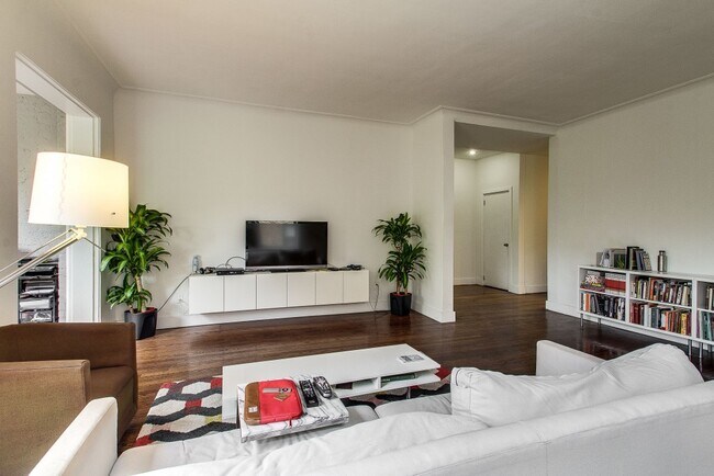 Foto del edificio - 1145 E Hyde Park Blvd