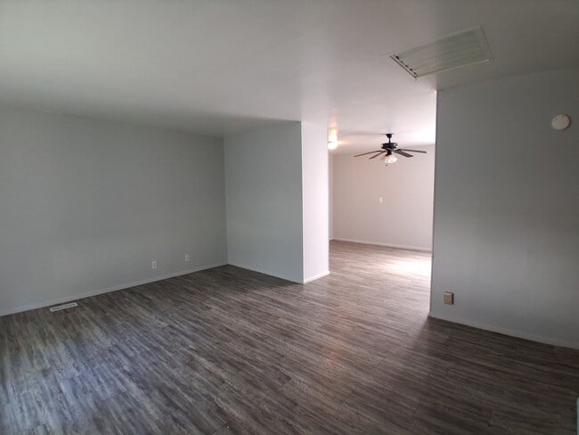 Building Photo - 1001 Koehn Dr