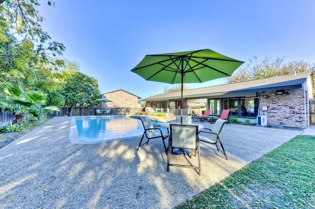 Building Photo - Choose a Happy Place to Live! Call 8a-8p.