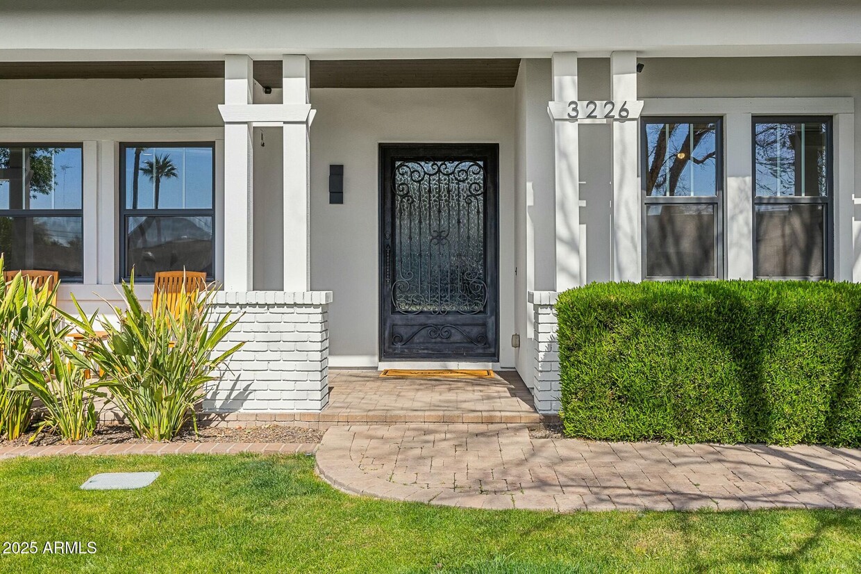 Primary Photo - 3226 E Sells Dr