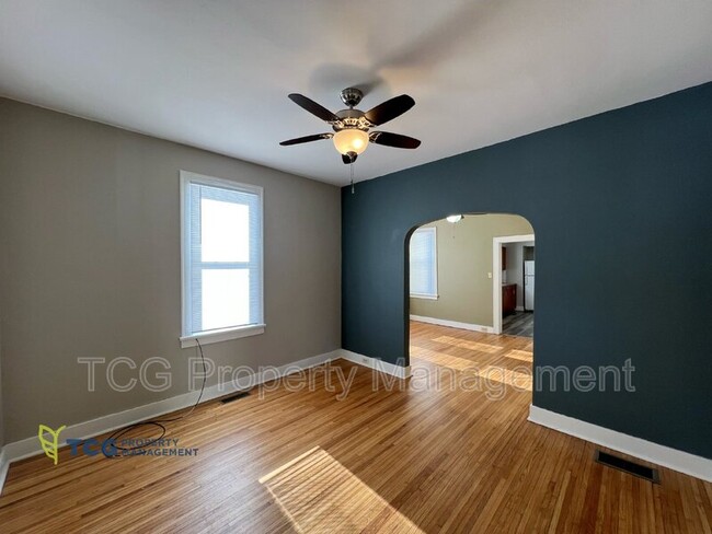 Building Photo - 809 Sycamore St