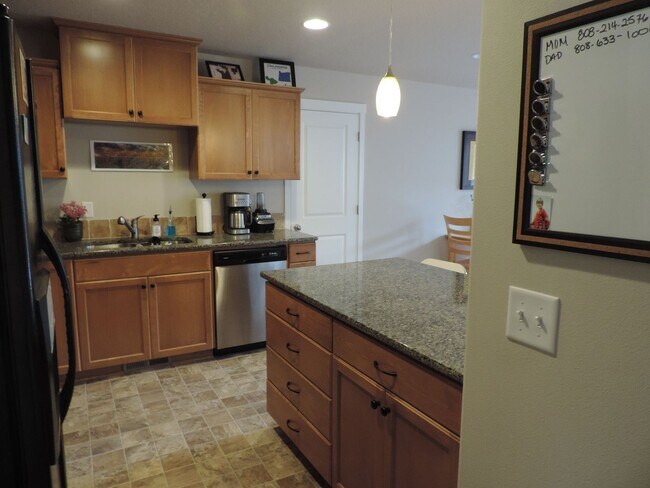 Building Photo - Application Pending - 3 Bedroom Townhome I...
