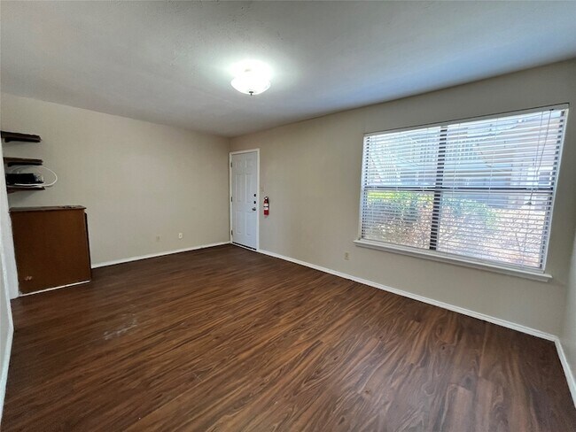 Foto del edificio - 2526 W Prairie St