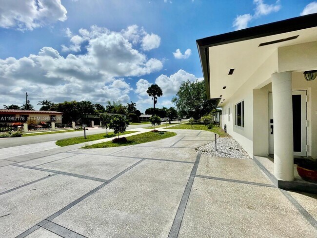 Foto del edificio - 5820 SW 113th Ct