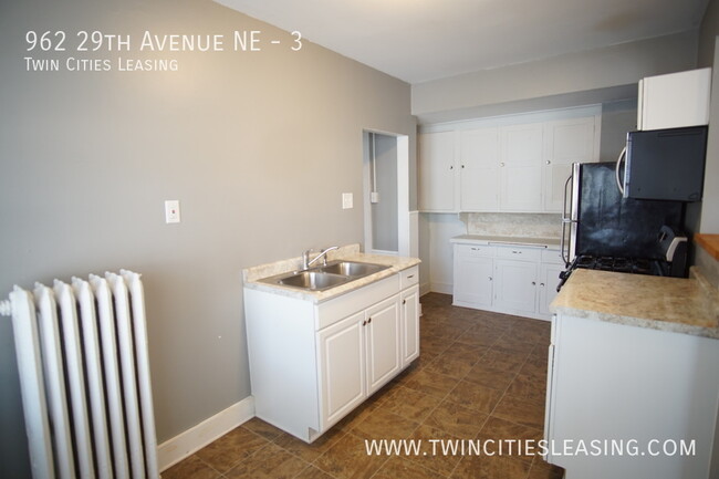 Building Photo - Great Apartment in NE Minneapolis