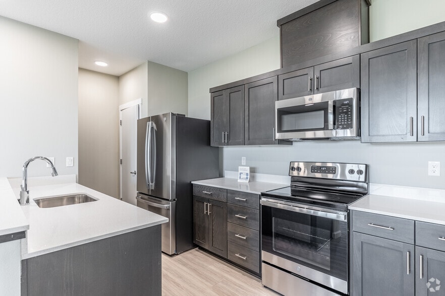 Smith Creek Apartments - 800 Kirksey St Woodburn, OR 97071