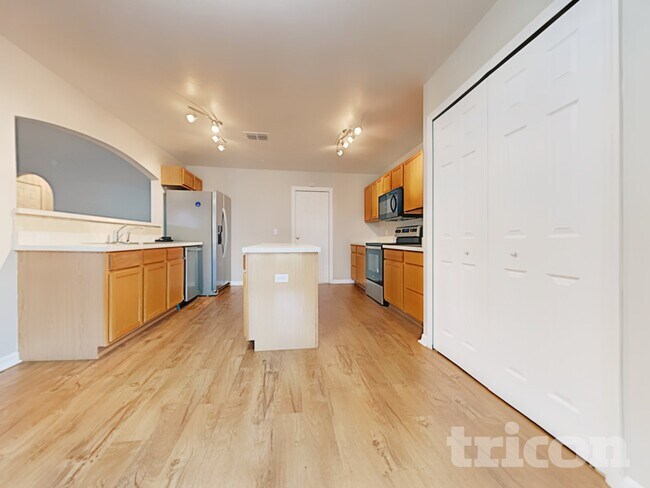 Building Photo - 11724 Ivy Flower Loop
