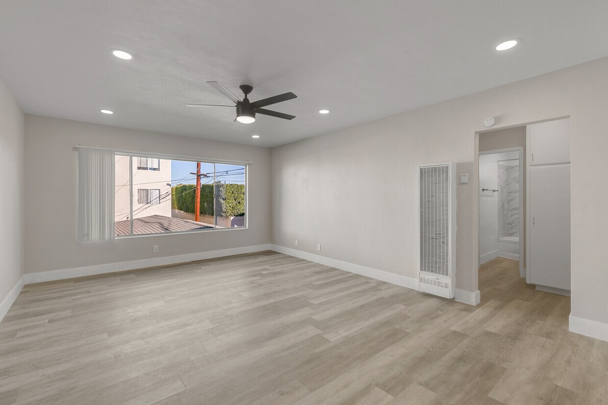 Primary Photo - 4500 N Lakewood Blvd