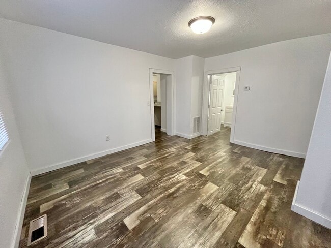 Foto del edificio - Affordable 3 Bed/1.5 Bath Near Downtown!