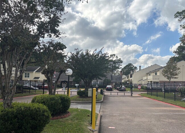 Foto del edificio - 14515 Wunderlich Dr