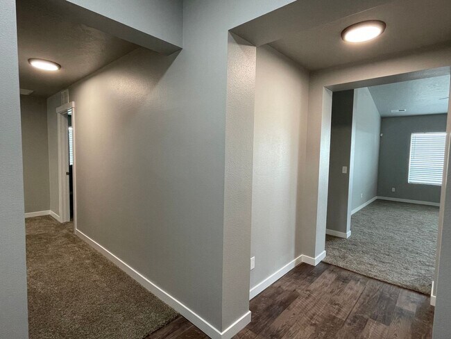 Foto del edificio - Gorgeous, brand new, 4 bed 2 bath home in ...