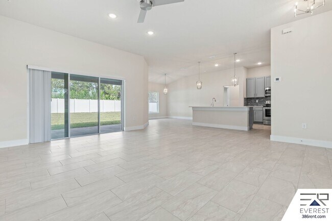 Foto del edificio - FULLY FENCED, LIKE NEW 3/2/2 IN DESIRABLE INDIAN TRAILS