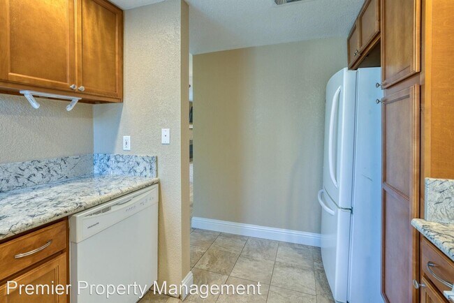 Foto del edificio - 2 br, 2 bath House - 2002 REBECCA CT.