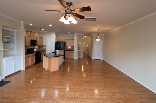 Building Photo - 982 Silver Leaf Dr