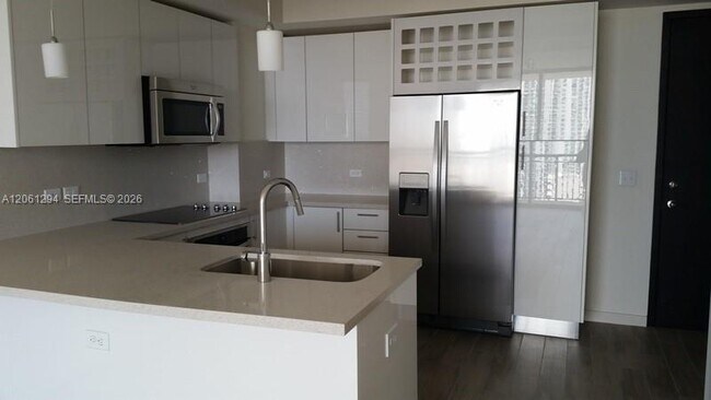 Foto del edificio - 999 SW 1st Ave