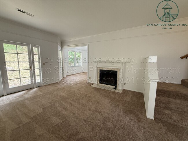Foto del edificio - Refreshed Two Bedroom Pacific Grove Townho...