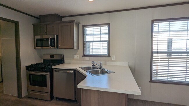 Foto del edificio - 46000 Geddes Rd