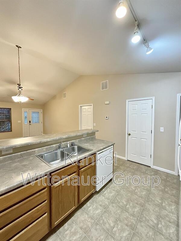 Foto del edificio - 10909 Kentfield Dr