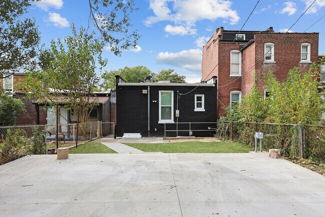 Building Photo - 3828 Wisconsin Ave