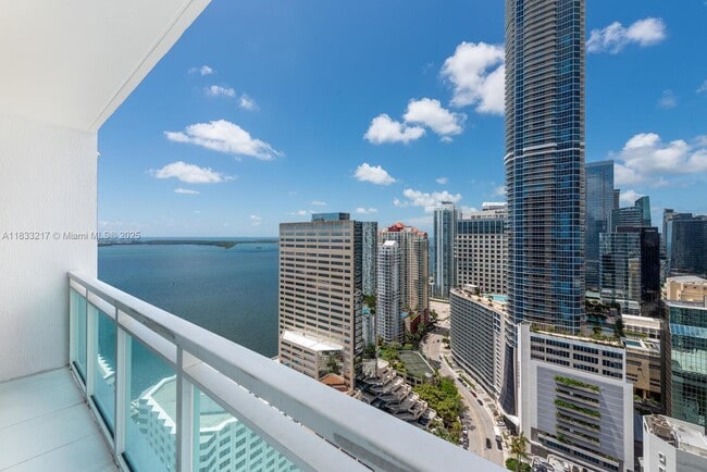 Building Photo - 950 Brickell Bay Dr