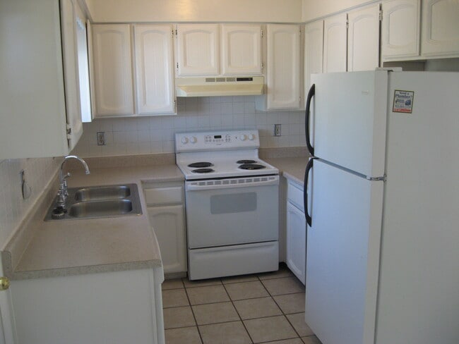 Building Photo - 670 Voiles Pl