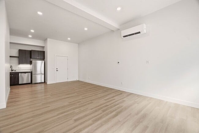Foto del edificio - 21806 E Indiana Ave