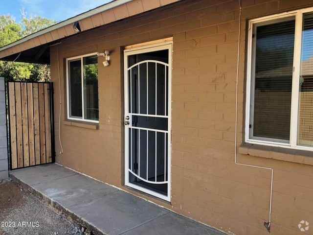 Building Photo - 305 N 93rd St
