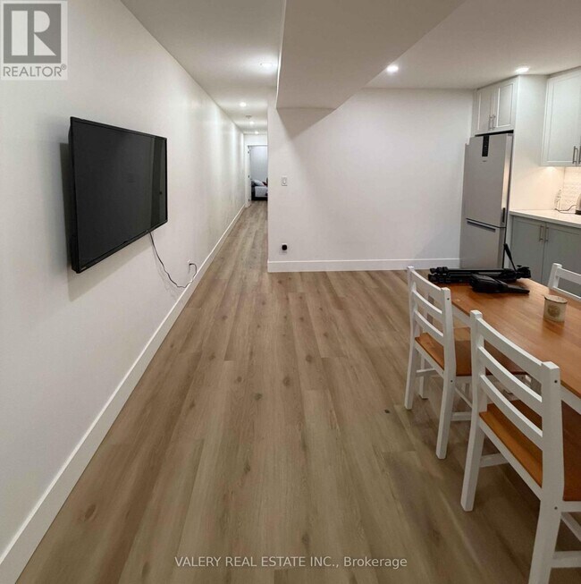 Photo du bâtiment - 1502 Dufferin St