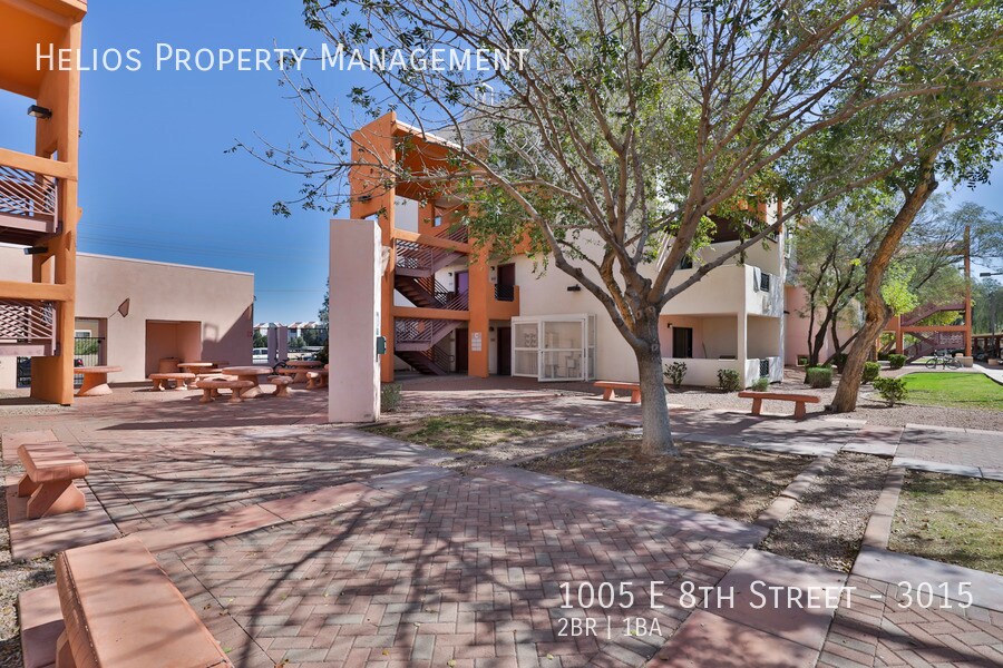 Foto principal - 1005 E 8th St