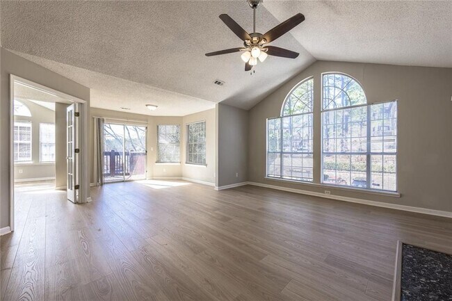 Foto del edificio - 1107 Sandy Ln Dr