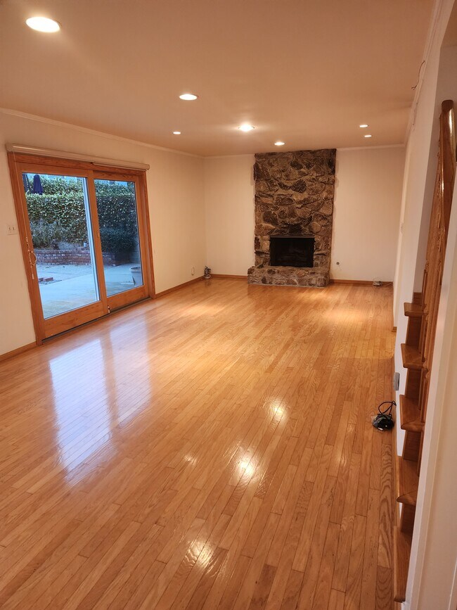 Family Room/Kitchen - 5317 Carmelynn St