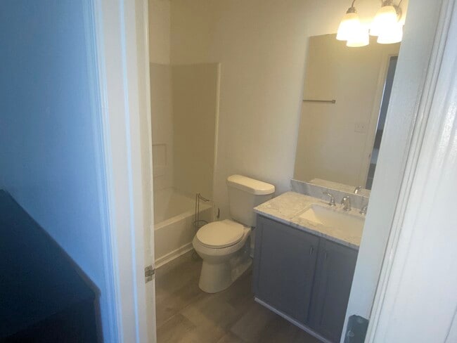 Building Photo - 2195 Timberwood Cir N