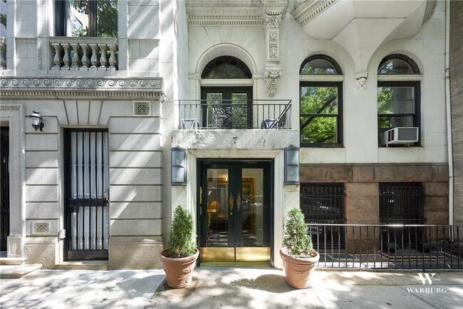 Building Photo - 7 E 74th St