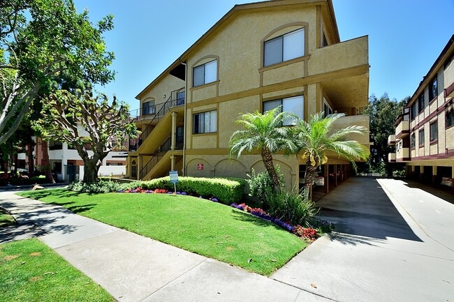 Building Photo - 425 Sierra St