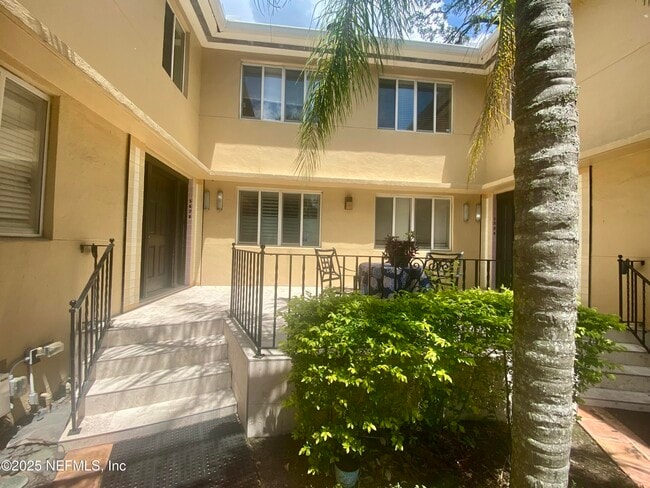 Building Photo - 2159 Riverside Ave