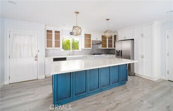 Building Photo - 22149 Victory Blvd Building Photo - 22149 Victory Blvd