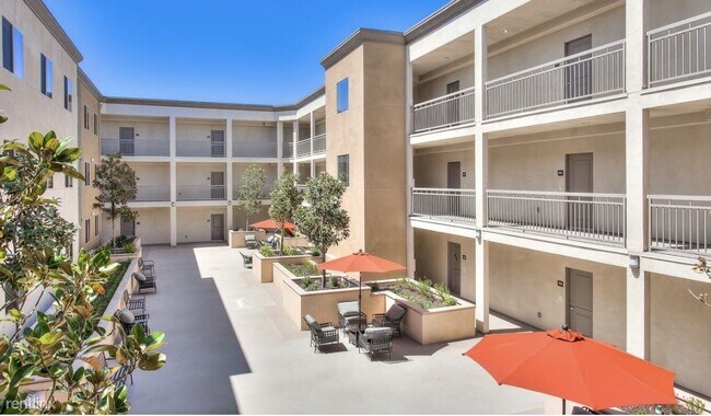 Building Photo - 3 br, 2 bath  - 12455 San Fernando Rd 220