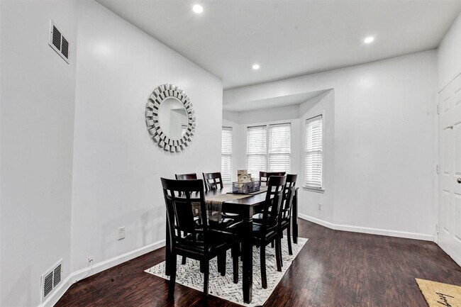 Foto del edificio - 334 1st St