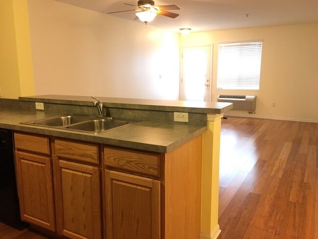 Building Photo - 122 Bertram Dr
