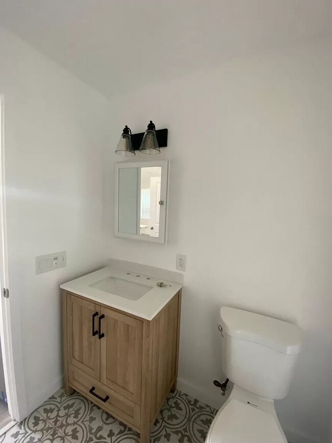 Foto del edificio - NEW CONSTRUCTION 1 BEDROOM ADU WITH LAUNDR...
