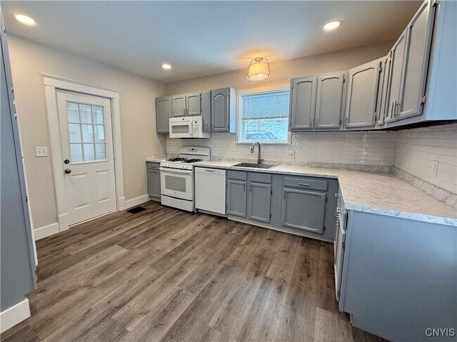 Foto del edificio - 213 W Main St